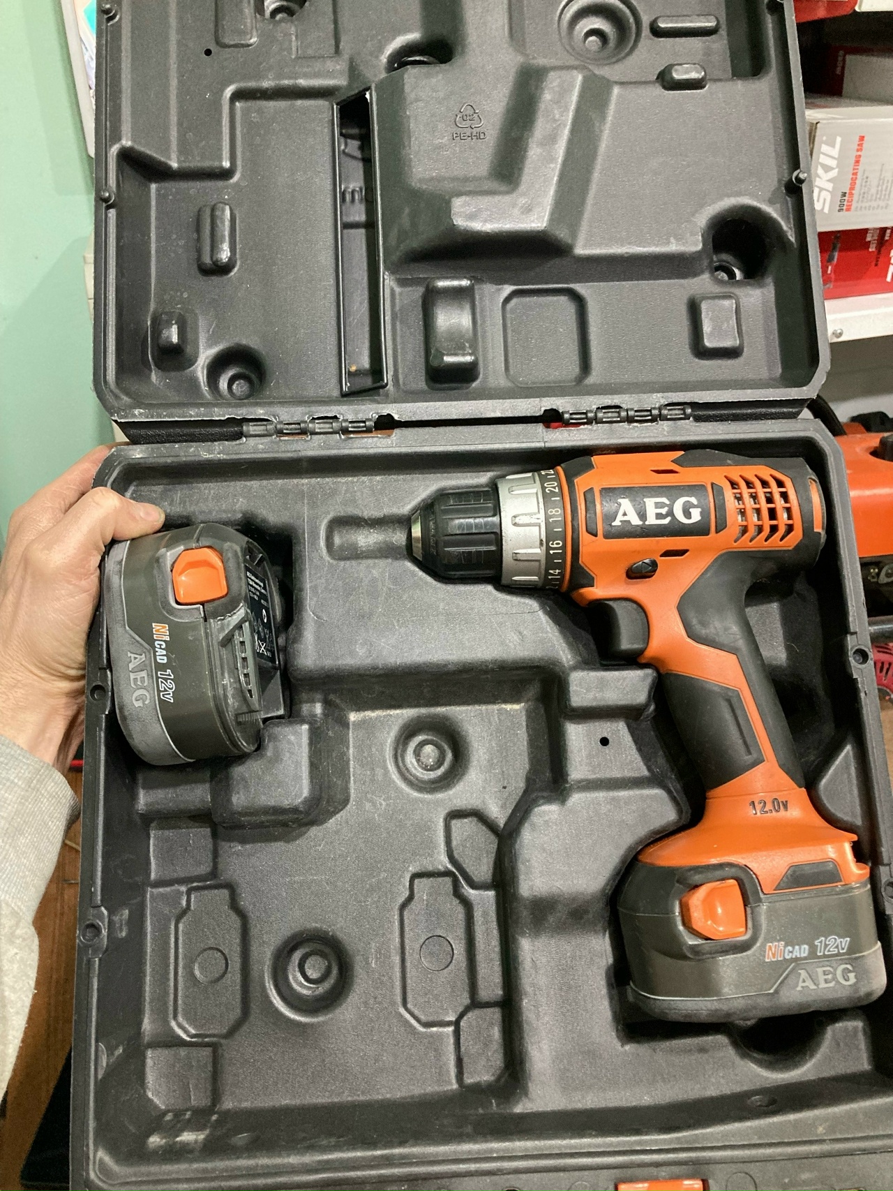 Шуруповерт AEG 12V Слом