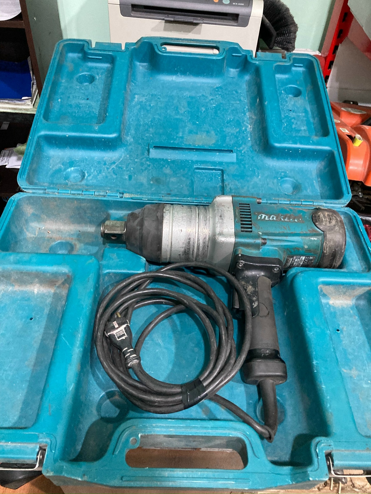 Электрический гайковерт Makita TW1000