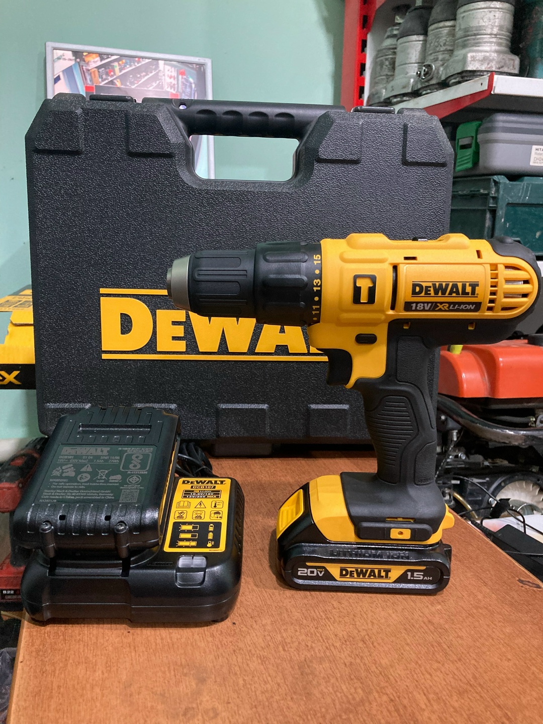 Дрель-шуруповерт DeWALT DCD776S2