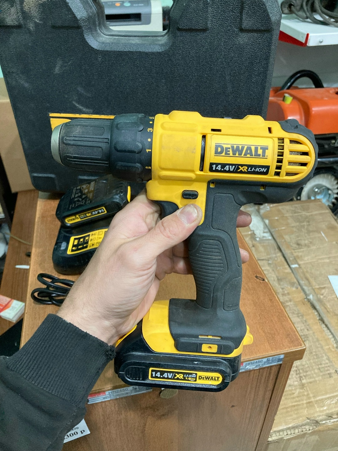 Шуруповерт DeWalt DCD731
