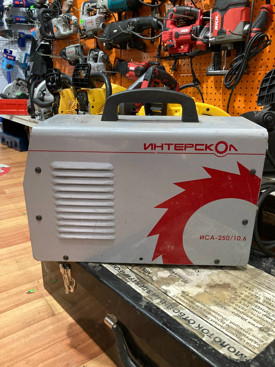 Инверторный сварочный аппарат MMA ИНТЕРСКОЛ ИСА-250/10,6