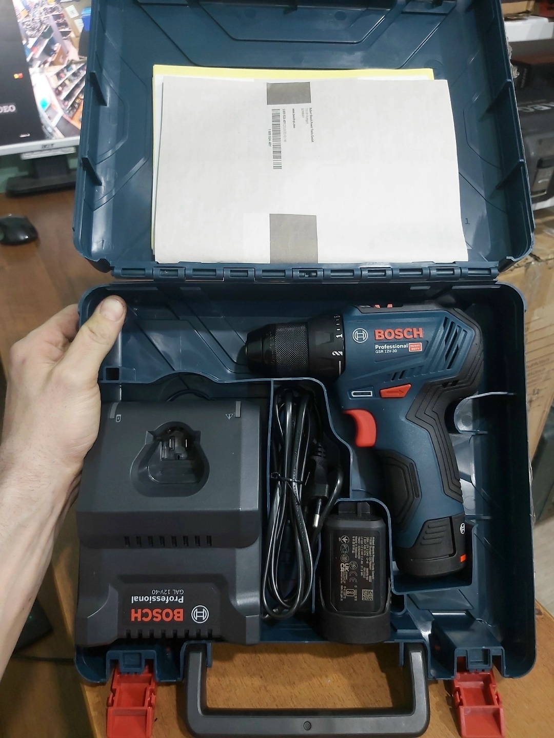 Аккумуляторный бесщеточный шуруповерт Bosch GSR 12V-30 06019G9080
