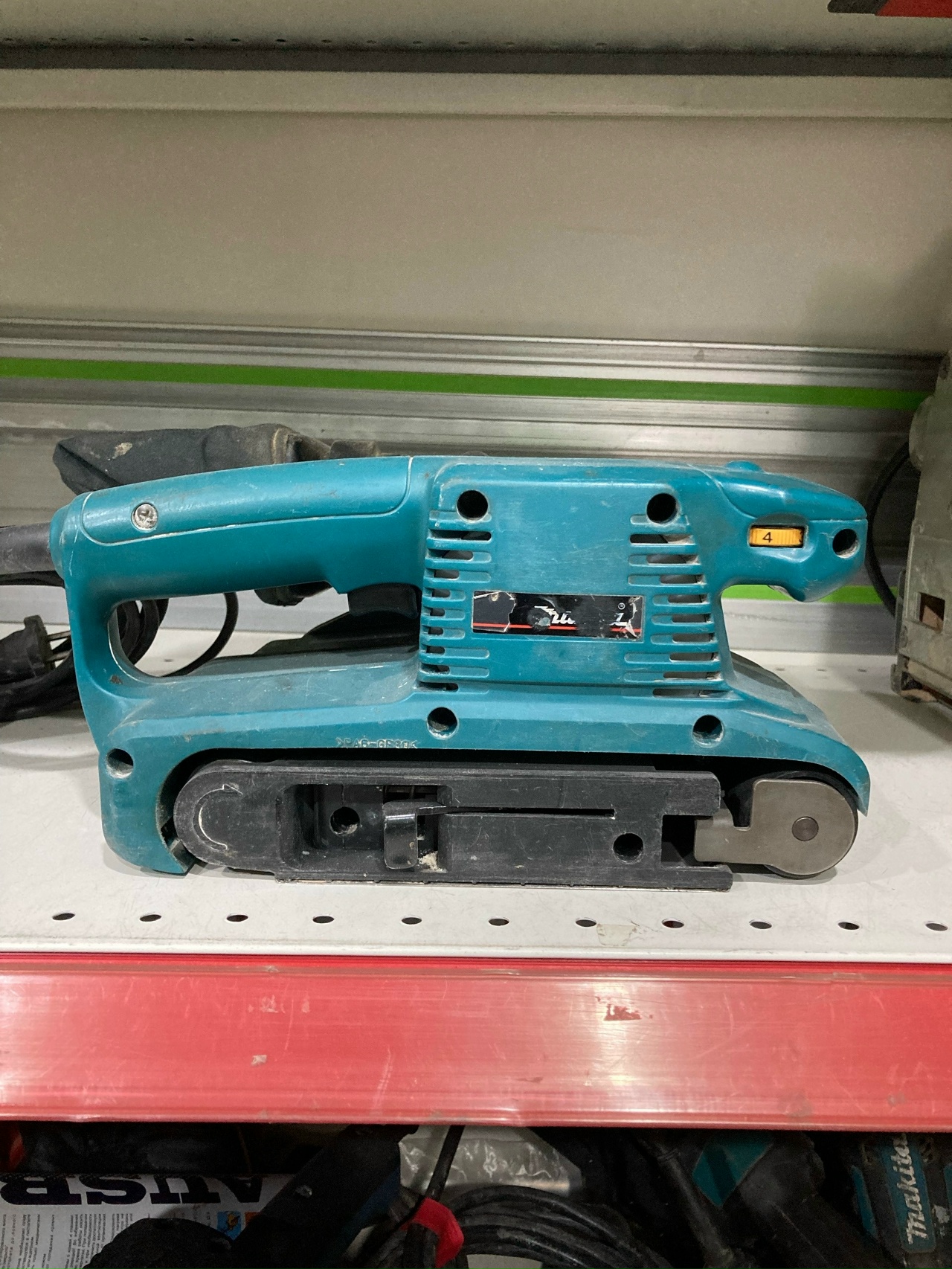 Ленточная шлифмашина Makita 9911