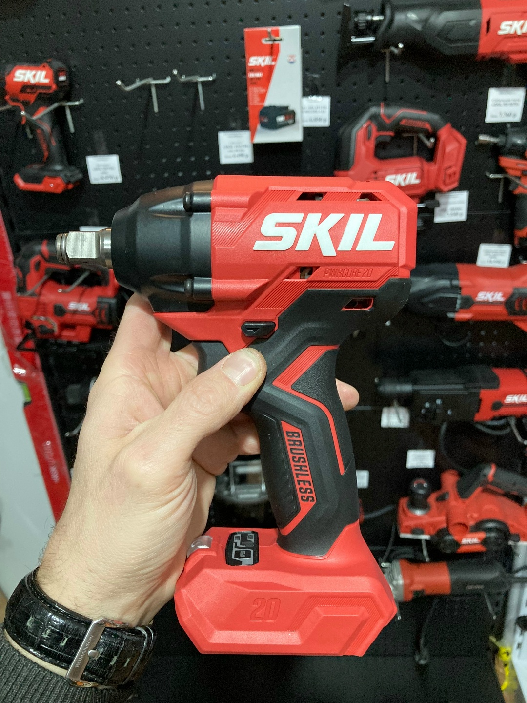 Аккумуляторный гайковёрт SKIL IW6720 solo