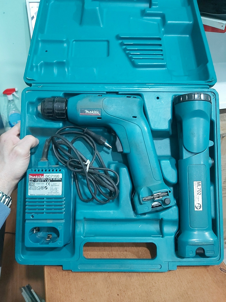 аккумуляторная шуруповёрт-отвёртка makita