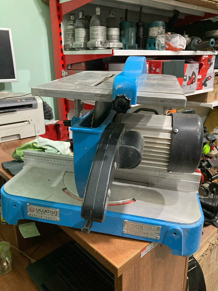 промышленный торцово-распиловочный станок по дереву uludag